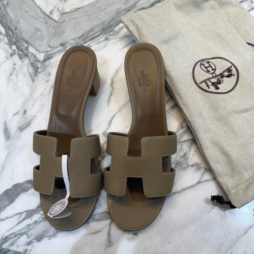 Oasis Sandals Taupe Size 37